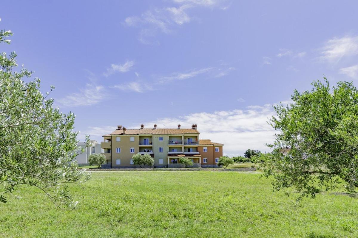 Apartments Monte Rosso Savudrija Bagian luar foto