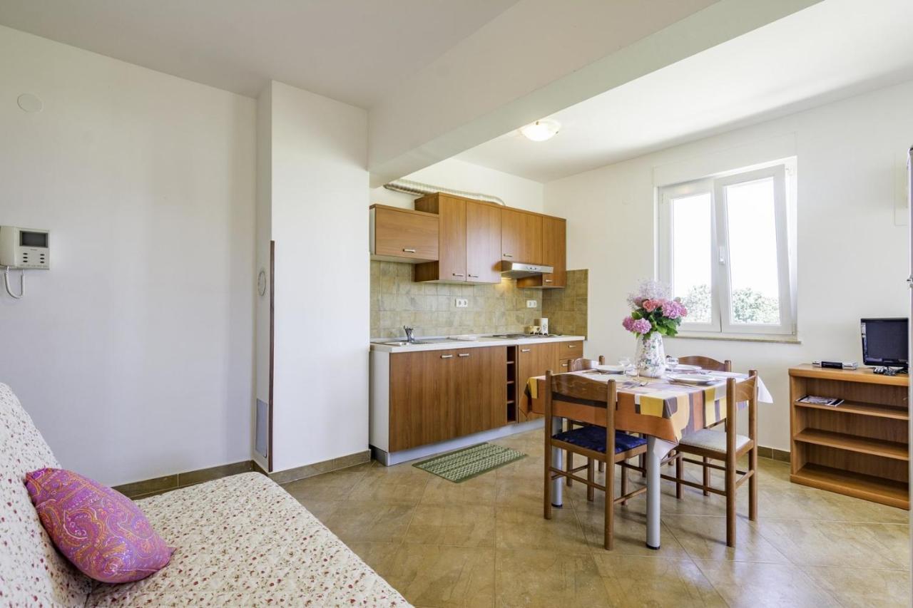 Apartments Monte Rosso Savudrija Bagian luar foto