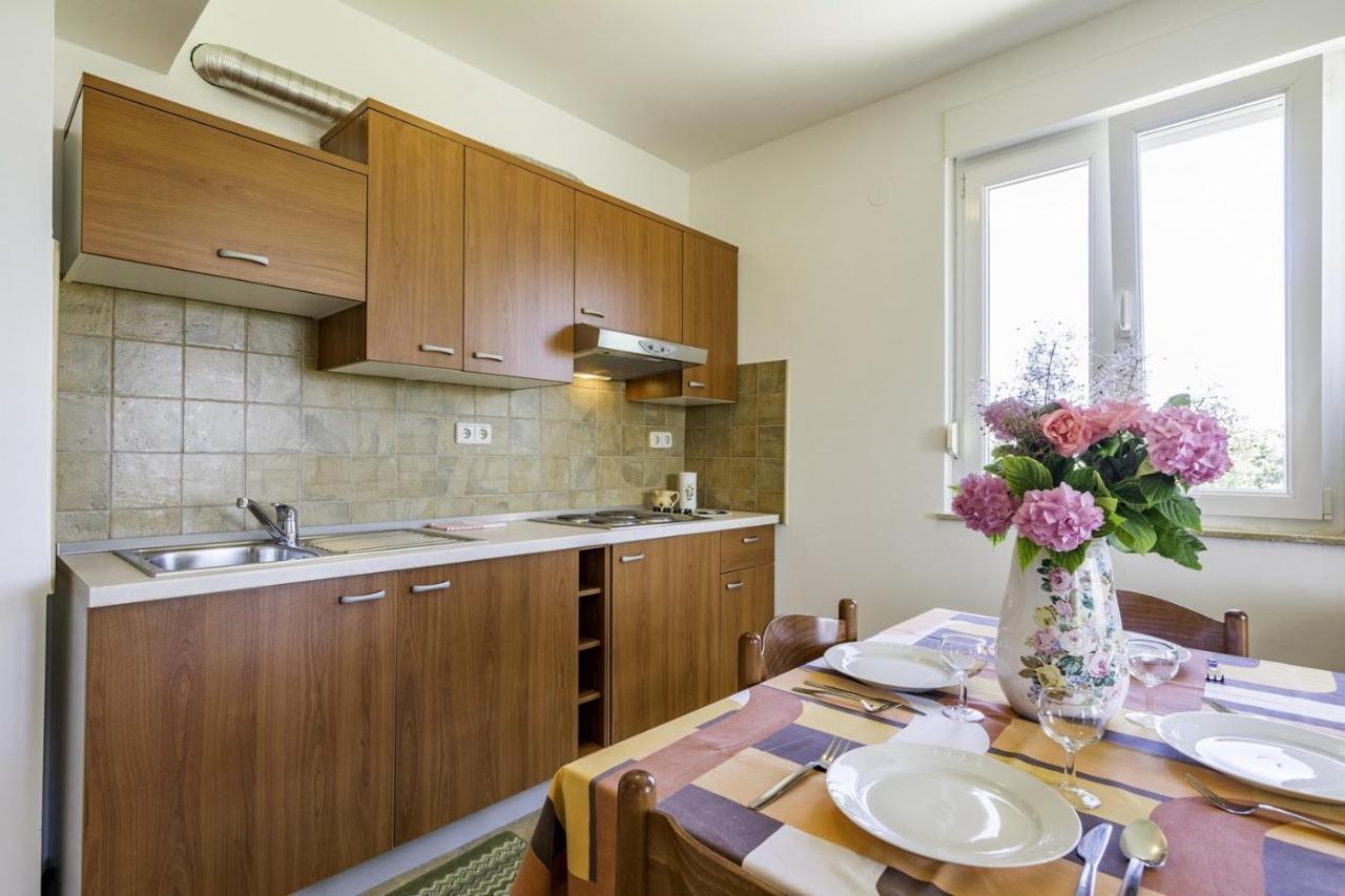 Apartments Monte Rosso Savudrija Bagian luar foto