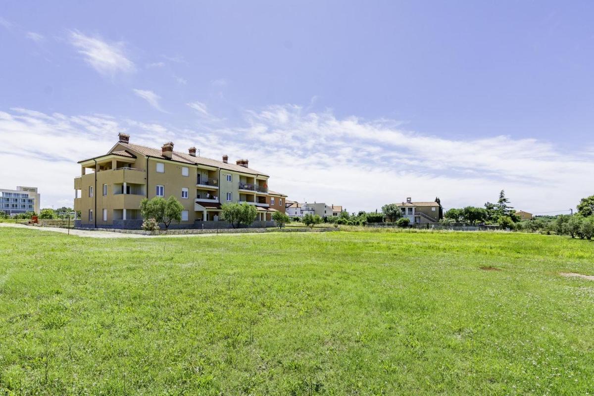 Apartments Monte Rosso Savudrija Bagian luar foto