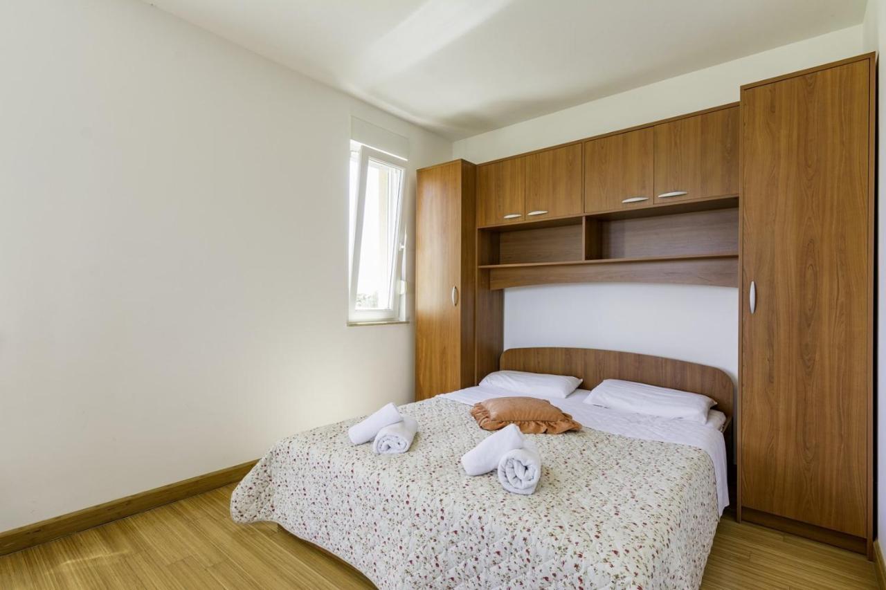 Apartments Monte Rosso Savudrija Bagian luar foto