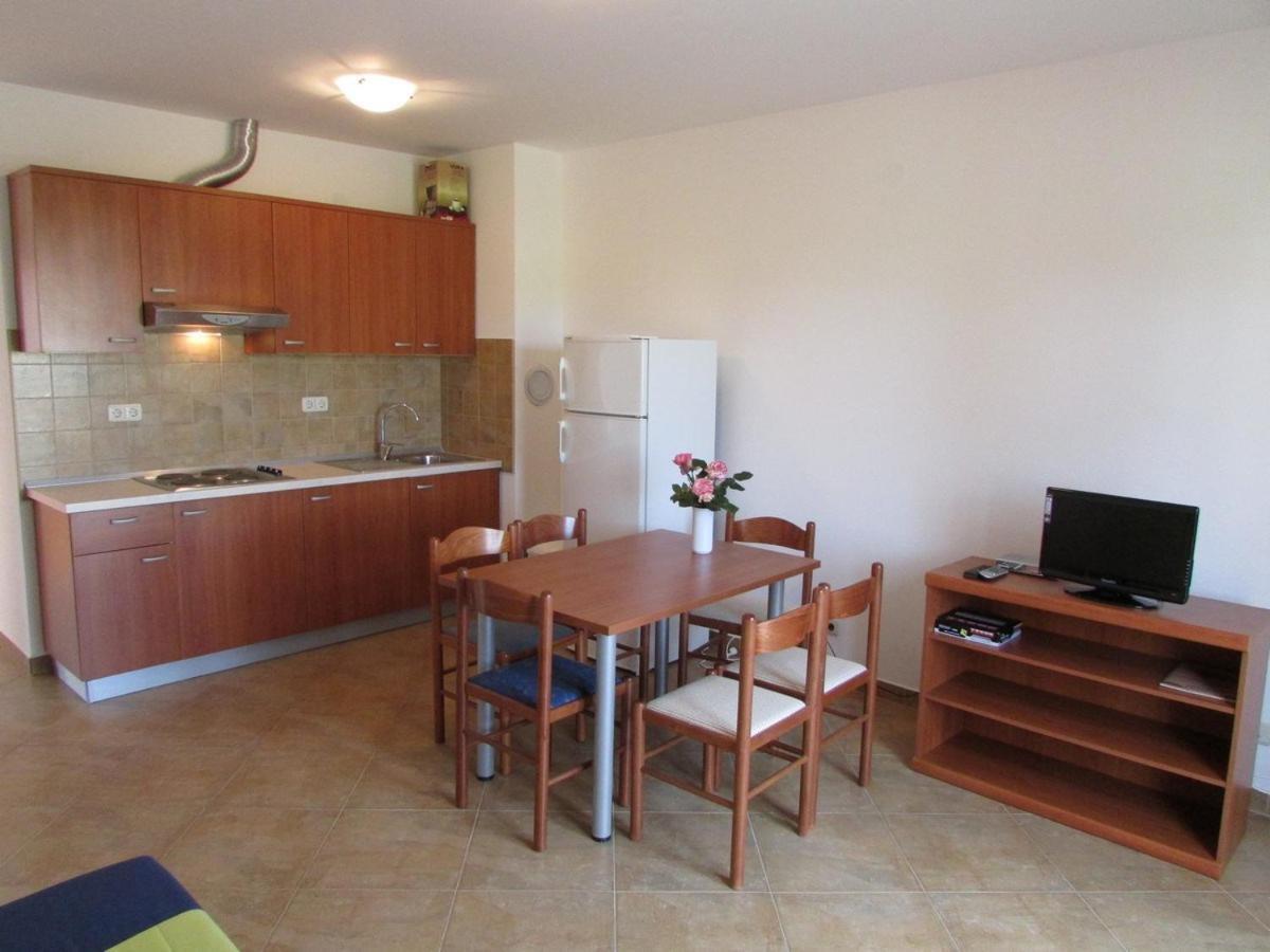 Apartments Monte Rosso Savudrija Bagian luar foto