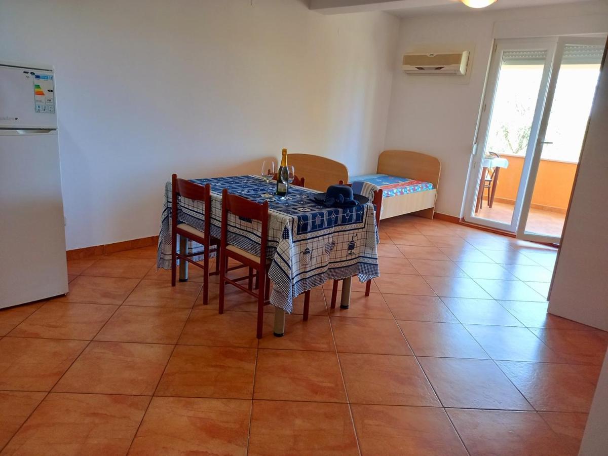 Apartments Monte Rosso Savudrija Bagian luar foto