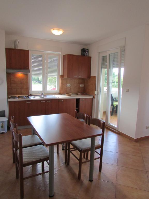 Apartments Monte Rosso Savudrija Bagian luar foto